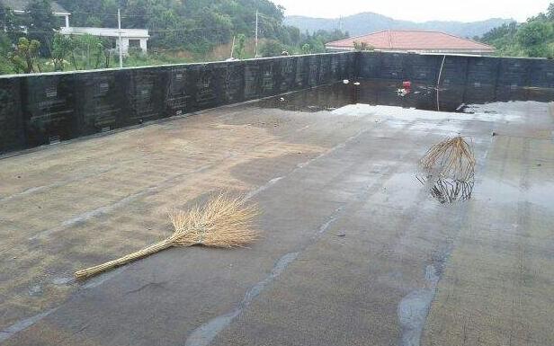 屋面漏水是由什么原因造成的？地震對于防水層的影響大么？